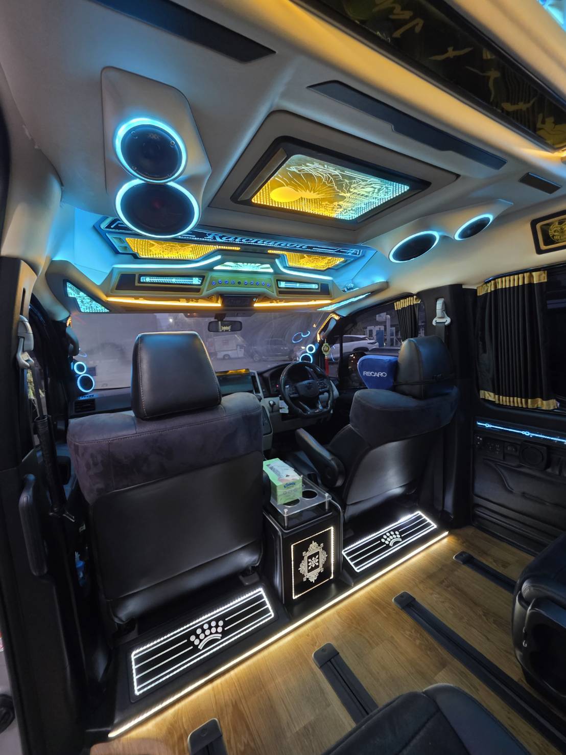 บริการเช่ารถตู้ VIP